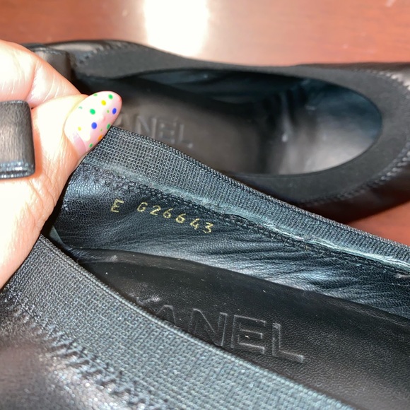 Chanel Black Leather and Patent Slip on Pumps Size 38 - Picture 6 of 8